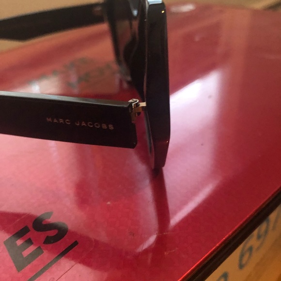 Glasses - Picture 4 of 5